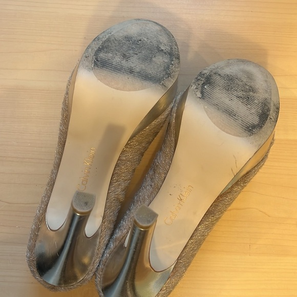 Calvin Klein Kendall round toe pump 10 - Picture 8 of 9